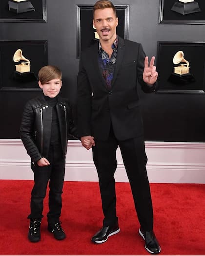 Si bien en febrero de 2019 el artista estuvo acompañado en la entrega de los Grammy, lo hizo sólo con Matteo.