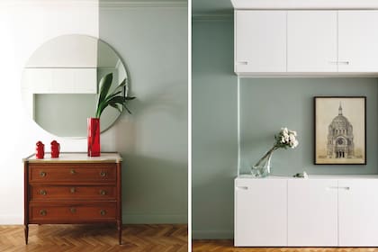 “Si bien la línea verde define la circulación, desplazar la cómoda y el espejo ayuda a ablandar ese límite”. Enfrente, las arquitectas jugaron con otra variante de esos colores, como refleja el espejo.