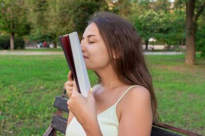 Si bien no es una palabra oficial, muchos lectores adoptaron "bibliosmia" como el término