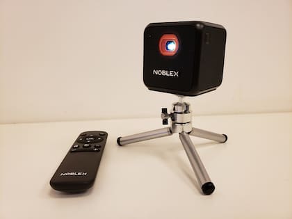 Si bien se puede utilizar para proyectar otro tipo de contenidos, como videos o fotos de un smartphone de forma inalámbrica, el Smart Qube se enfoca en la proyección de contenidos vía streaming, como Spotify, YouTube, Netflix o similares