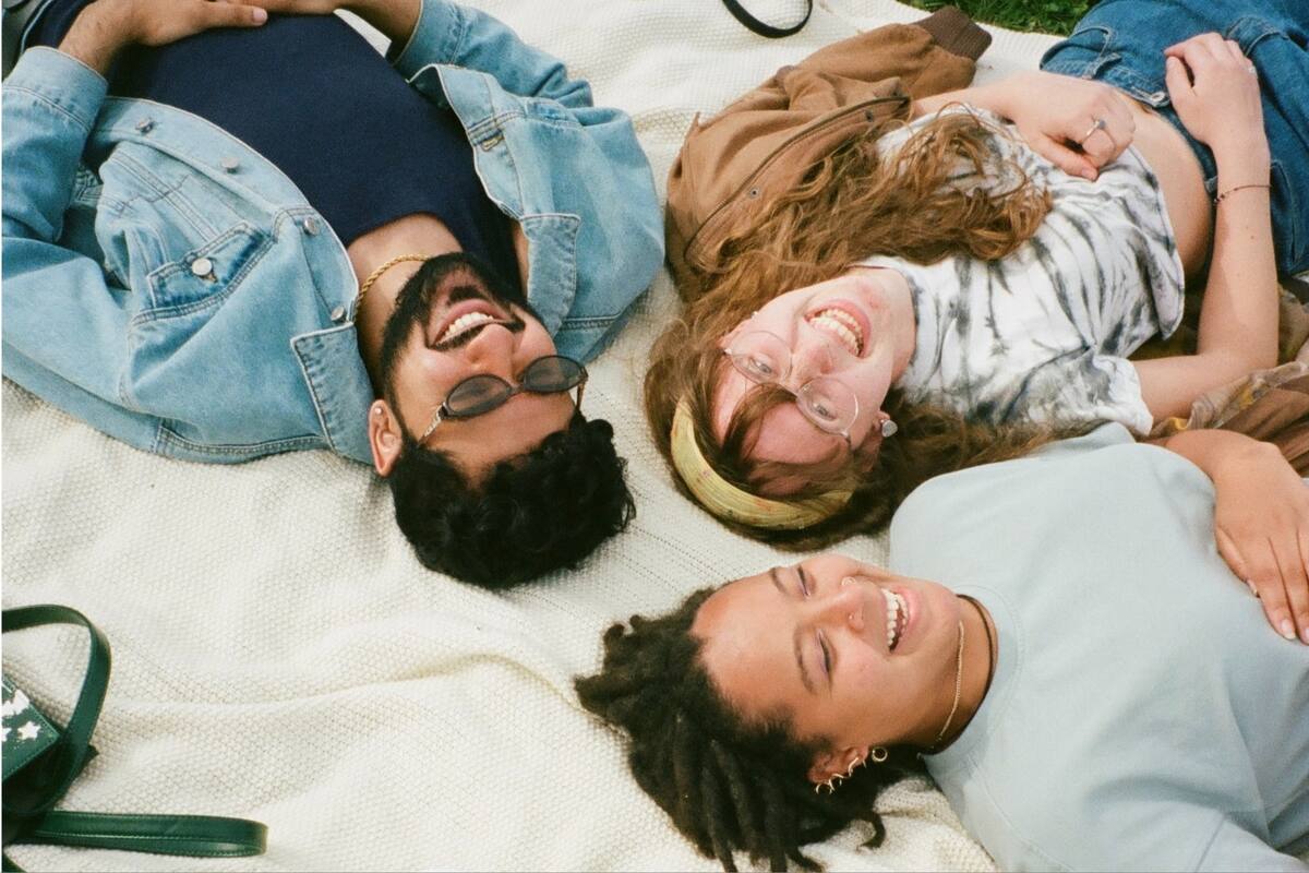 Si bien ser feliz no es igual de fácil para todos, sí hay algunas claves para alcanzar ese estado (Foto ilustrativa: Unplash)