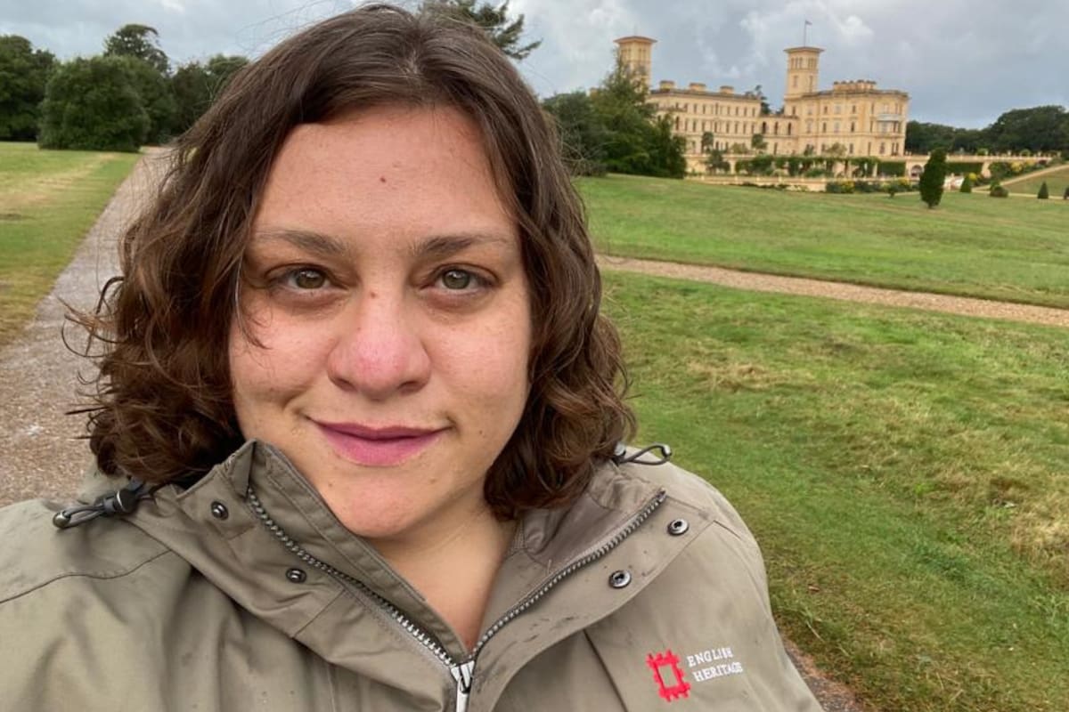 Si bien vive en Inglaterra desde hace más de seis años, Lorena decidió mudarse a una isla dos meses atrás; allí la contrataron en una antigua residencia real