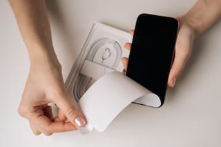 Qué debés tener en cuenta si vas a comprar un celular en canales no oficiales