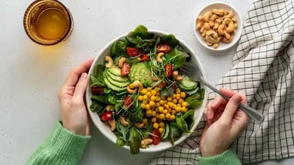 Si consumes alimentos ricos en fibra, no sentirás hambre durante más tiempo y comerás menos, lo cual reduce el riesgo de obesidad