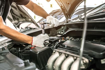 Si el check engine parpadea, hay que reducir la velocidad, evitar aceleraciones y detenerse en un lugar seguro