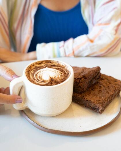 Sí, en Borja son especialistas en café, pero también hacen un chocolate caliente delicioso.