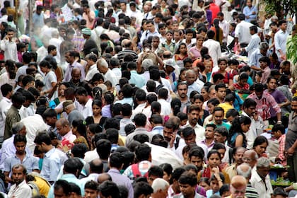 Si en la década de 2080 la población alcanza los 10.000 millones y luego comienza a disminuir, después de 2100 seguiría por encima de los 8000 millones actuales