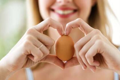 Si eres amante de los huevos a lo mejor deberías comer la clara y dejar la yema