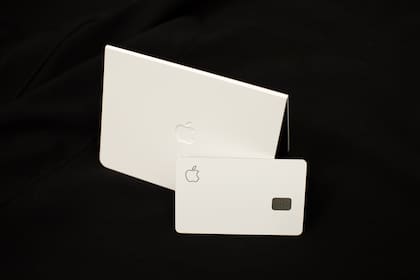 Si eres mujer, tu límite de crédito con la tarjeta Apple Card es hasta 20 veces menor que si eres hombre, se quejaron algunos usuarios