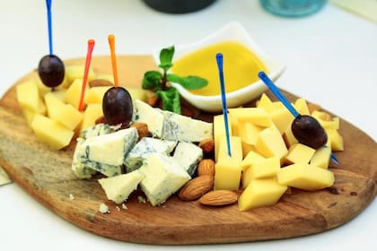 Si estás a dieta, es importante evitar aquellos quesos que son ultraprocesados, como el queso crema, el requesón y aquellos vendidos en cuadraditos o triangulitos (Foto Pexels)