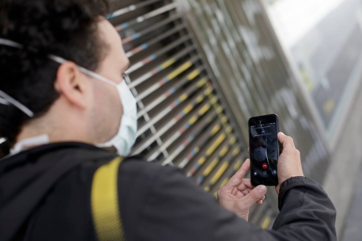 Si FaceID detecta una mascarilla, dará la opción de usar la contraseña para habilitar el uso del iPhone