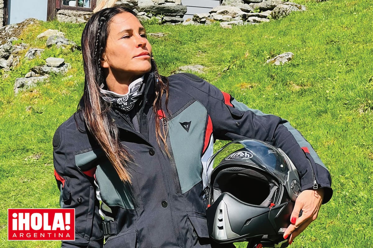 “Si hay algo que aprendí en la ruta es a superar obstáculos y mis propios prejuicios. Con el casco puesto y al mando de una moto, somos todos iguales: no hay diferencia entre hombres y mujeres”.