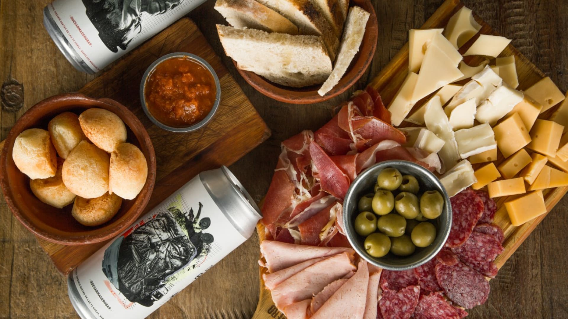 Si la picada va a funcionar como plato principal, hay que calcular 300 gramos por persona entre todos los ingredientes.