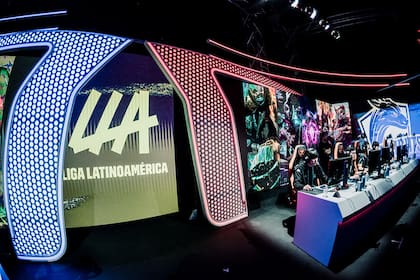 Si las condiciones lo permiten, las instancias finales se llevarán a cabo en el microestadio de Riot Games en México, sin público asistente