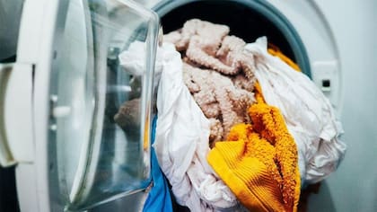 Si las dejas mucho tiempo sin lavar, no es sencillo eliminar los gérmenes, que pueden pasar a otra ropa que pones en el mismo lavado