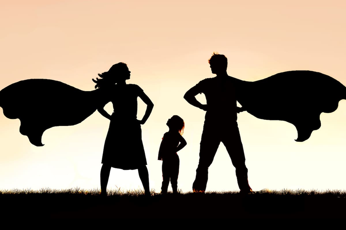 Si los padres evitan conectarse con lo que sienten, también lo harán sus hijos