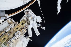 Si naciste después del 2 de noviembre de 2000, entonces creciste en un mundo donde siempre hubo alguien viviendo en el espacio
