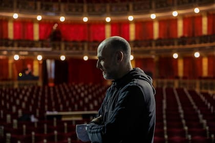 "Si no pongo en escena algo en lo que creo pierdo el sentido", asegura este notable director y dramaturgo que suele poner en crisis las convenciones teatrales