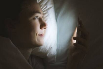 Si no quieres que el celular controle tu mente, busca la manera de controlarlo tú a él