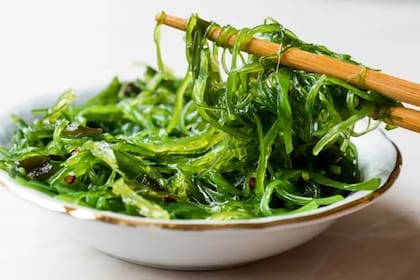Si no te apetece mascar unas algas marinas, podrías incorporarlas como ingrediente en el pan