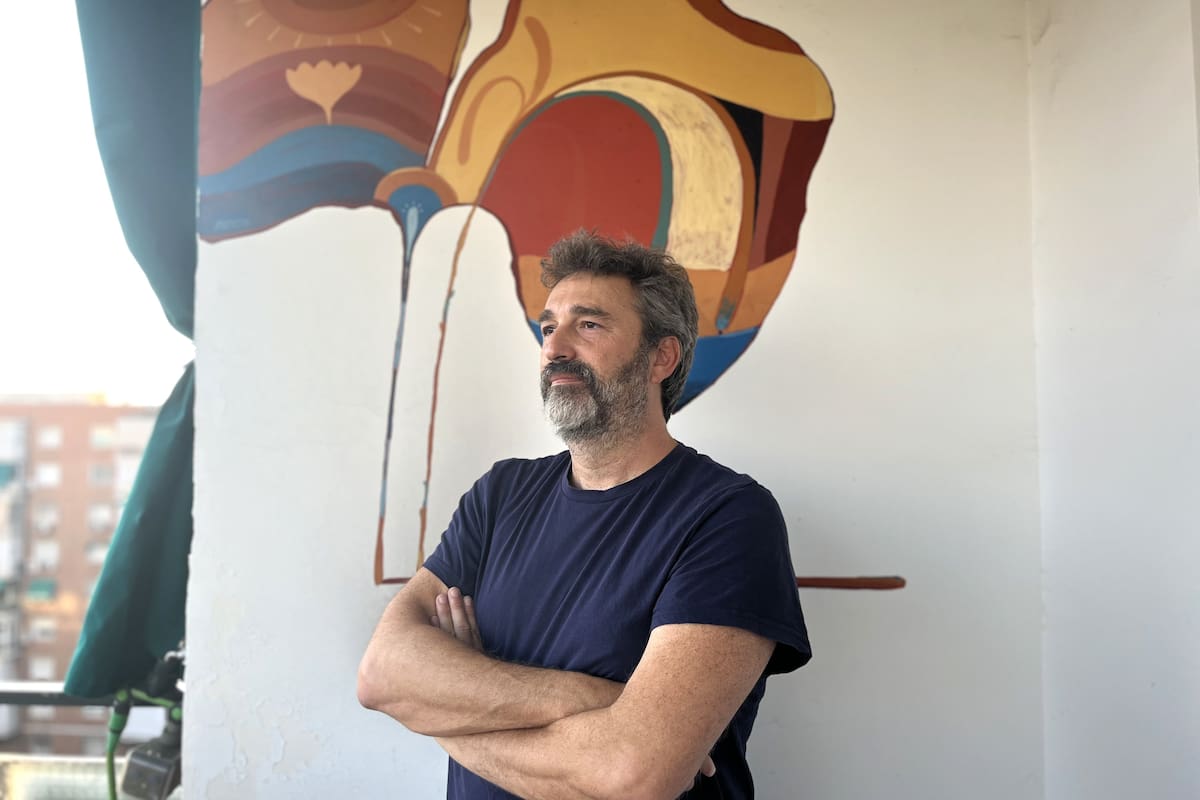 "Si nos convertimos en coprotagonistas y supervisores permanentes de la vida escolar, la institución encargada de ayudar a nuestros hijos a independizarse de nosotros queda también bajo nuestro dominio", dice Santiago Gerchunoff