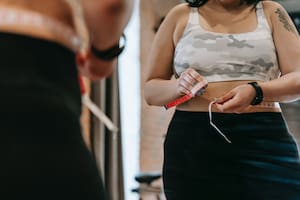 Si repartimos la ingesta de energía y nutrientes a lo largo del día, el hambre solo será esa sensación que nos indique que tenemos que comer, y nada más