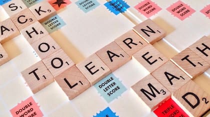 Si se desea sumar dificultad al juego de palabras de Scrabble, puede hacerse en otro idioma, como por ejemplo en inglés (imagen ilustrativa)