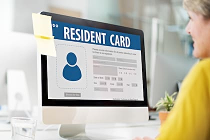 Si se está en Estados Unidos y se es elegible para ajustar el estatus, puede presentar un formulario I-485