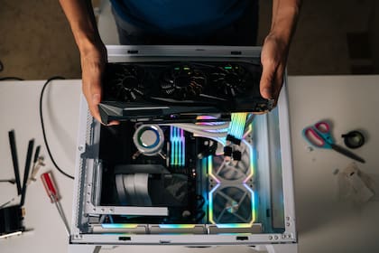 Si se hace una inversión ordenada en los componentes, es posible ir actualizando y mejorando la computadora por partes, para no tener que hacer toda la inversión al inicio