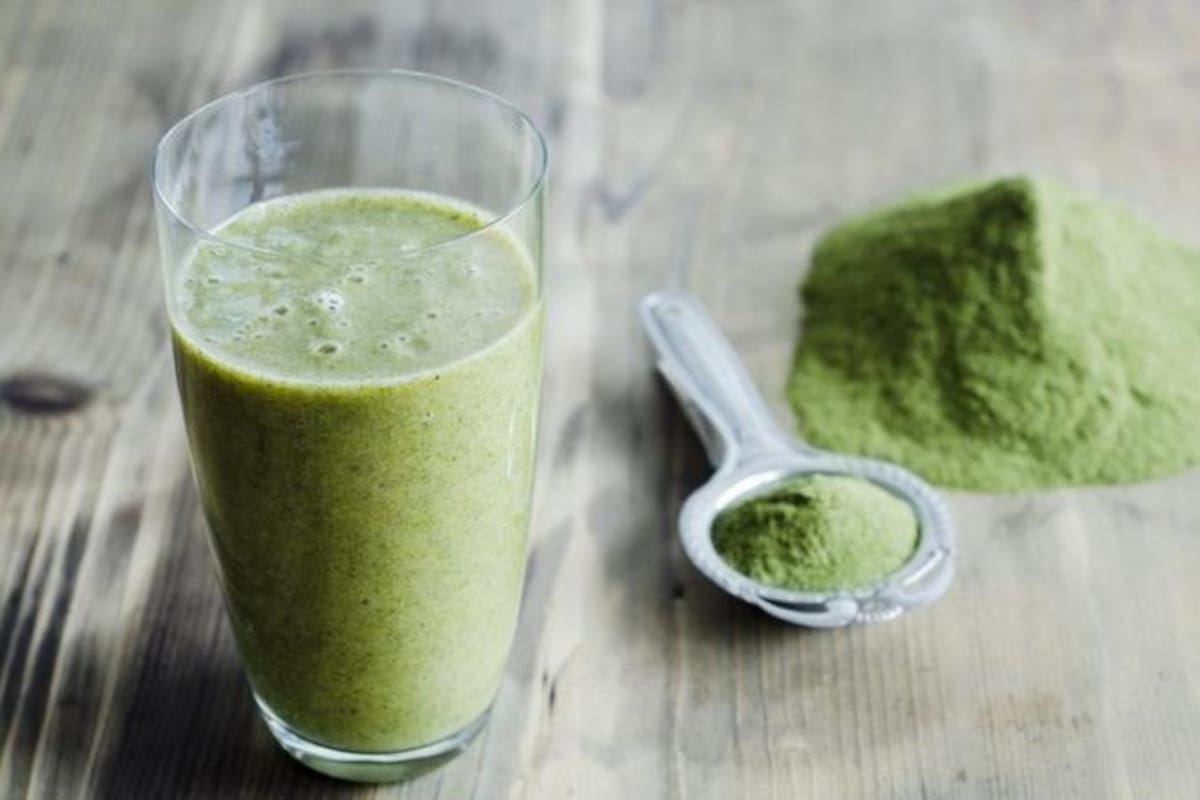 Si se tiene dificultades para obtener suficiente fibra, los suplementos que vienen en forma de polvos, gomitas y cápsulas pueden ayudar, dicen los expertos