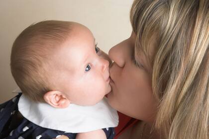 Si se tiene una lesión por herpes hay que evitar el contacto de cualquier tipo con bebés