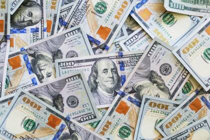 “Si sigue el ruido en estos tres frentes y la inacción del equipo económico, no debería sorprender un dólar perfilando los $500", dijo Fernando Marull