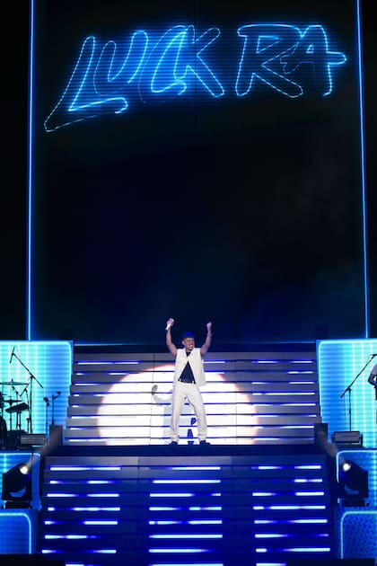 “Si tienen sueños, no se rindan. Por más que cueste, con amor, perseverancia y disciplina uno lo puede conseguir", dijo Luck Ra en el escenario del Movistar Arena