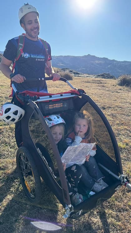 "Si todo eso se comparte entre padres e hijos, la orientación termina siendo mucho más que un deporte: el mapa, la brújula, la naturaleza y la montaña se convierten en la excusa para compartir una pequeña aventura familiar que probablemente ambos recuerden durante mucho tiempo”, agrega Bravo