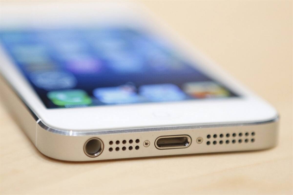 Si tu smartphone tiene este conector de audio, este truco te permitirá mantenerlo limpio sin esfuerzo