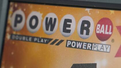 Si un jugador acierta los números de las cinco bolas blancas y de la roja Powerball, se convierte en ganador del premio mayor