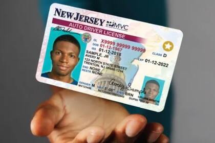 Si una licencia de conducir o identificación estatal tiene una estrella en la esquina superior derecha, significa que ya es una Real ID