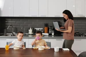 Si una mujer quiere tener un 90% de posibilidades de tener una familia de tres hijos, tiene que empezar a intentarlo a los 23 años (Foto ilustrativa: PEXELS)