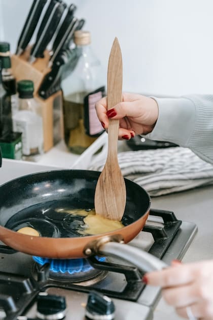 Si una persona se acuesta a la medianoche, lo ideal sería que su última comida no fuera después de las 9 de la noche