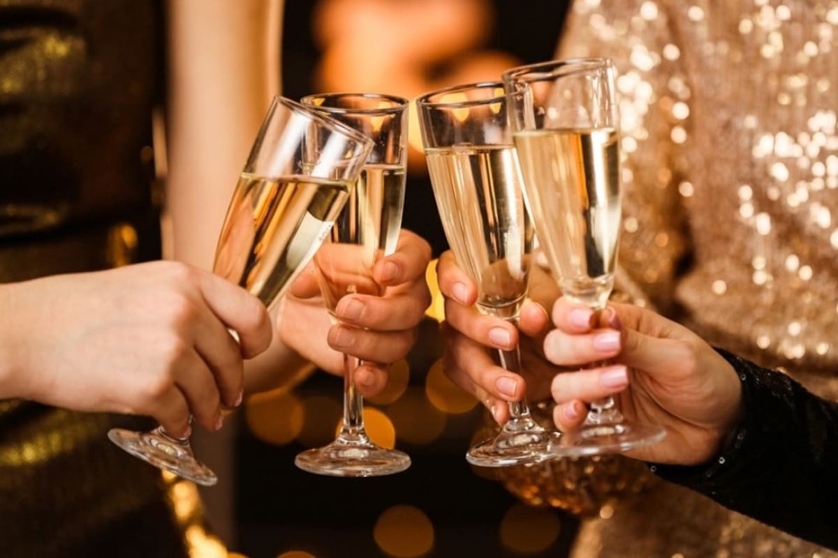 Si uno maneja debe evitar consumir alcohol aun en el brindis de fin de año