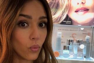 El emocionante video de Jessica Alba: sorprendió a su papá al comprarle la casa de su infancia