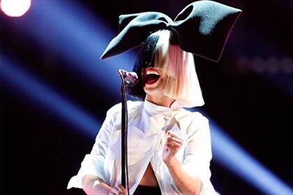 Sia le cumplió el sueño a una fan mexicana que padece cáncer de mama en estado terminal