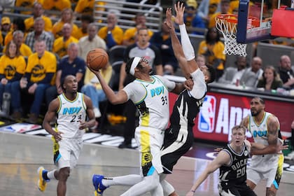 Siakam y Haliburton lideran victoria 117-98 de Pacers ante Bucks en primer juego de los playoffs
