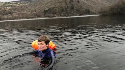 Sian se unió a un grupo de natación en aguas abiertas para ayudarla con su larga recuperación.