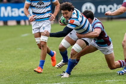 SIC amplió levemente sus chances de clasificarse para las semifinales al vencer con bonus a Atlético del Rosario en Boulogne.