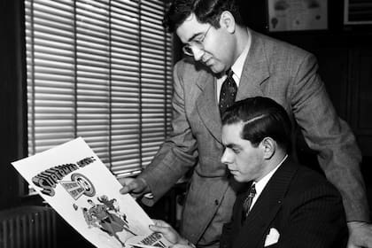 Siegel y Shuster, junto a su mayor creación