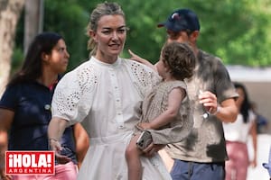 Siempre a la última moda, la presidenta de Inditex lució el hit del verano europeo: el vestido blanco de broderie.
