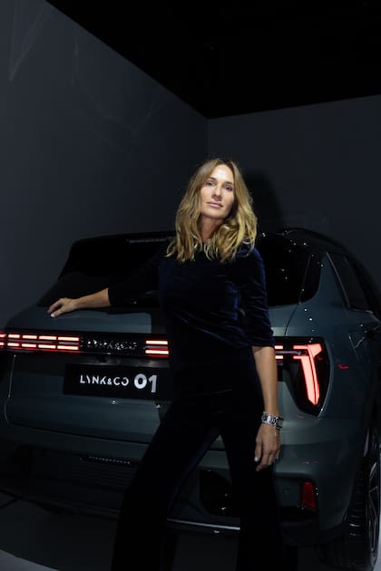 Siempre atenta a las novedades del diseño, Lara Bernasconi se acercó a la presentación de la marca.
