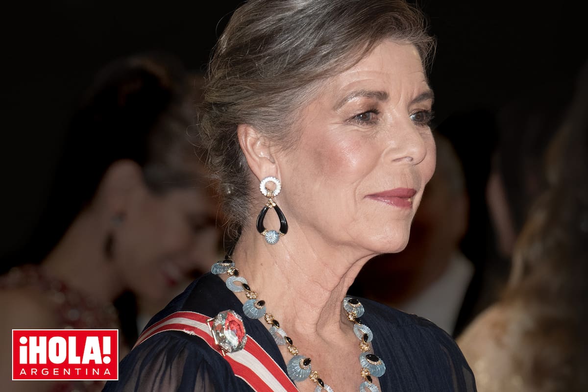 Siempre impecable, la princesa Carolina apostó a Chanel para sus looks de día y de noche.