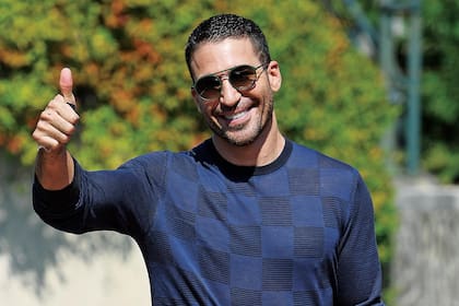 Siempre sonriente, el actor
español está feliz con el
éxito de la serie Sky Rojo,
tanto en España como en
Argentina.